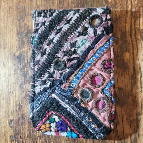 🌎👽 Free People Boho Embroidered Repurposed vtg banjara hippie Wallet card case - Picture 9 of 14